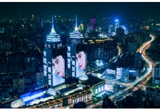 燈光秀廣告：讓你的品牌在夜空中閃耀