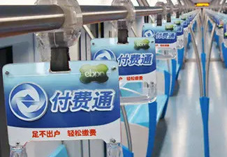 深圳地鐵創意拉手廣告為什么值得廣告主投放?