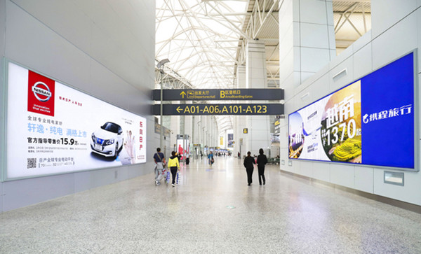 東風日產軒逸汽車機場墻體燈箱廣告 東風日產軒逸汽車機場墻體燈箱廣告