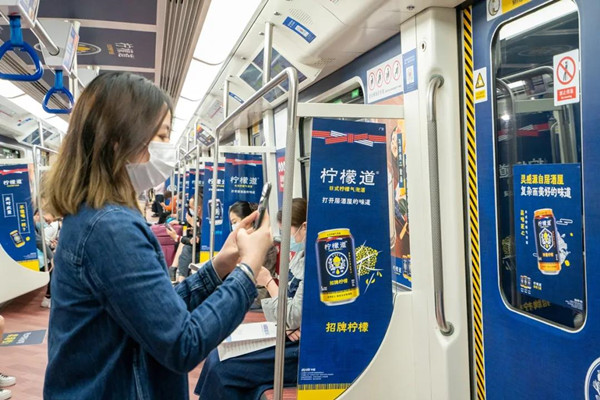 可口可樂檸檬道深圳地鐵創(chuàng)意內(nèi)包車廣告 可口可樂檸檬道深圳地鐵創(chuàng)意內(nèi)包車廣告