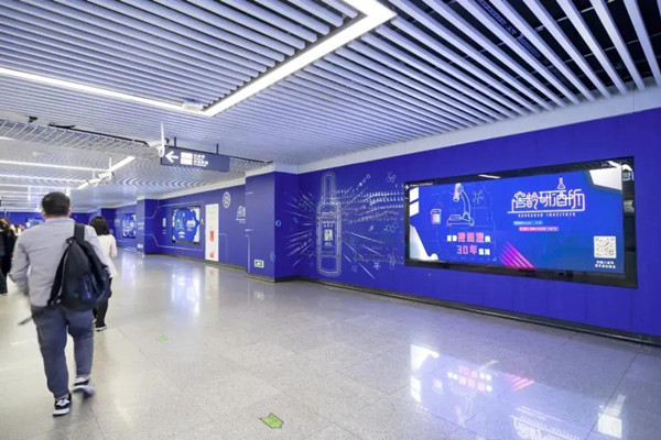 瀘州老窖窖齡酒地鐵創意廣告