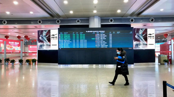 鴻星爾克南昌機場廣告 鴻星爾克南昌機場廣告