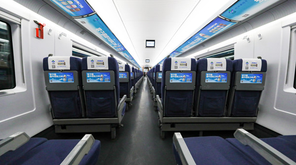 高鐵列車廣告