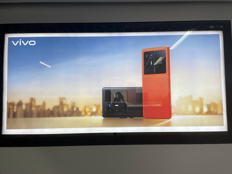 vivo蔡司x70深圳地鐵廣告