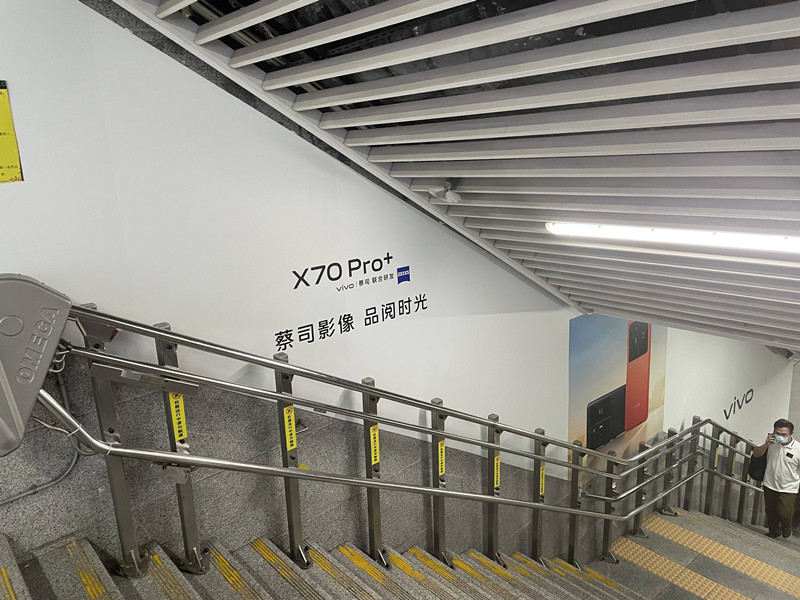 vivo蔡司x70深圳地鐵廣告
