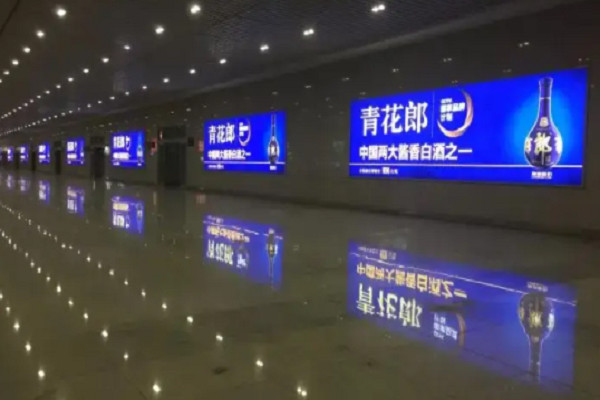 青花郎高鐵站燈箱廣告 青花郎高鐵站燈箱廣告