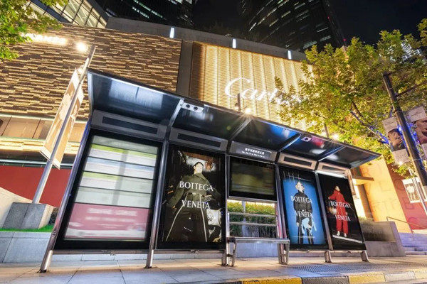 葆蝶家服裝公交候車廳廣告 葆蝶家服裝公交候車廳廣告