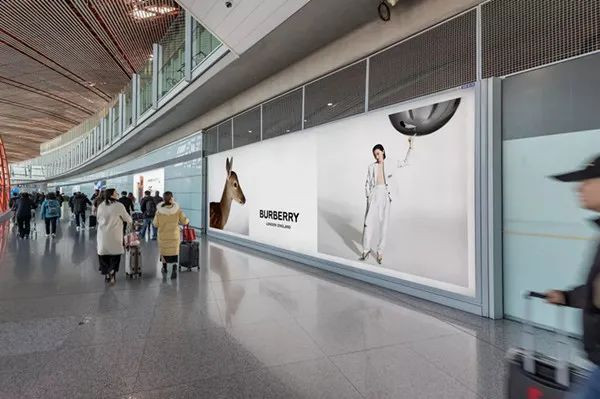 Burberry博柏利機(jī)場(chǎng)廣告