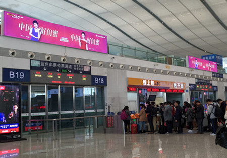 中國好閨蜜深圳北高鐵站燈箱廣告