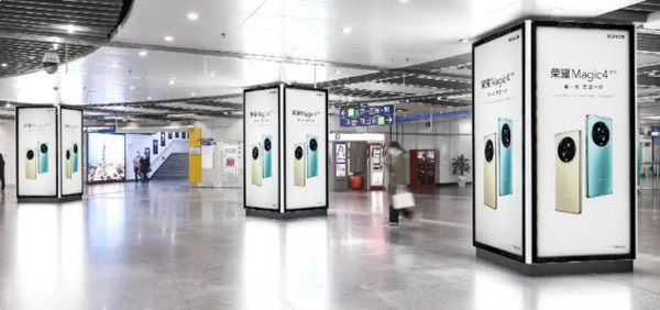 榮耀手機南京地鐵廣告