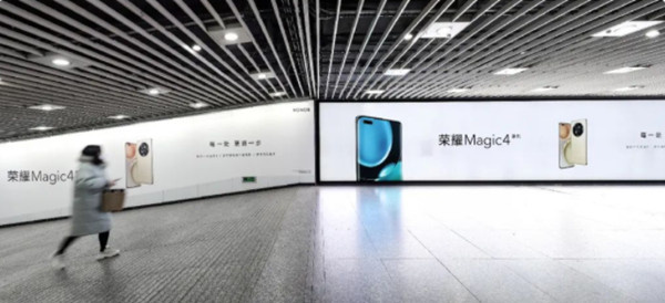 榮耀手機南京地鐵廣告