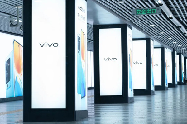 vivo S15手機地鐵廣告 vivo S15手機地鐵廣告