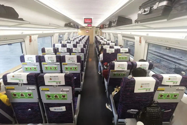 東魁楊梅高鐵列車廣告