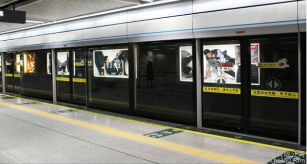 深圳地鐵十二封燈箱廣告 深圳地鐵十二封燈箱廣告