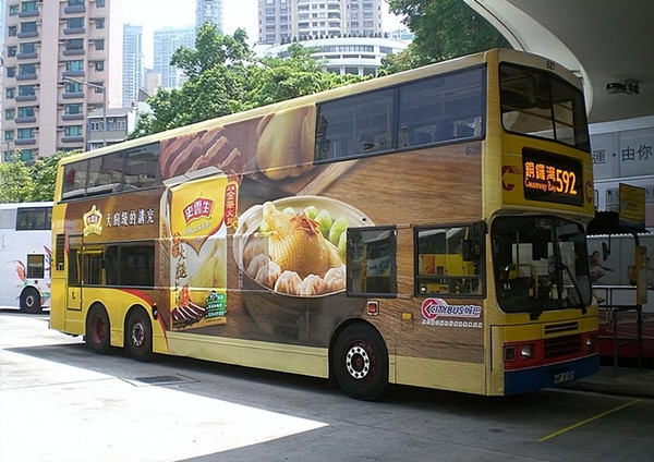 公交車廣告