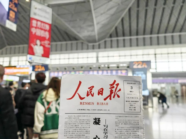 松偉燈飾陜西西安北高鐵站廣告