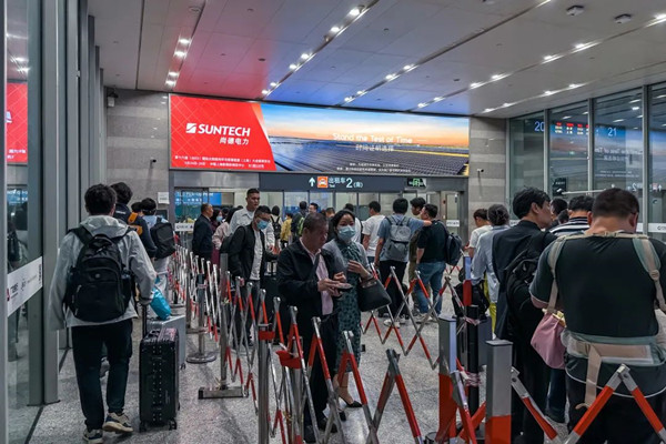 尚德電力高鐵站廣告 尚德電力高鐵站廣告