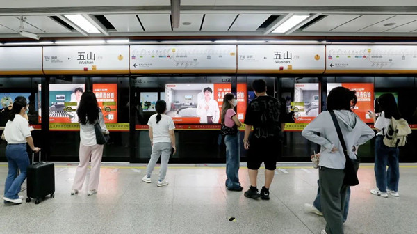 廣州地鐵軌道燈箱廣告 廣州地鐵軌道燈箱廣告