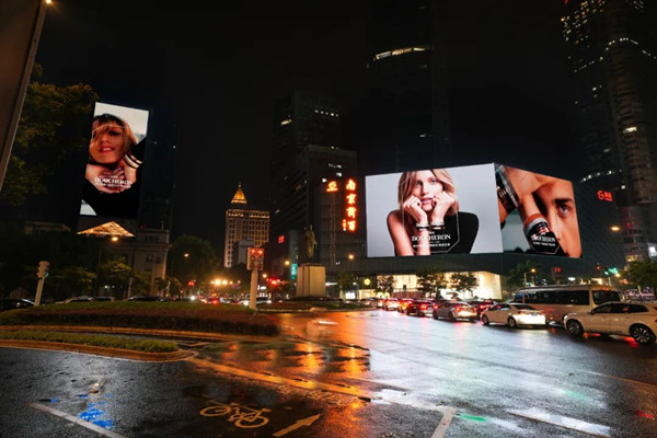 Boucheron寶詩(shī)龍雙屏聯(lián)動(dòng)南京戶外LED廣告