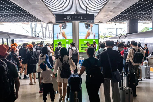 魚躍醫療上海虹橋高鐵站廣告