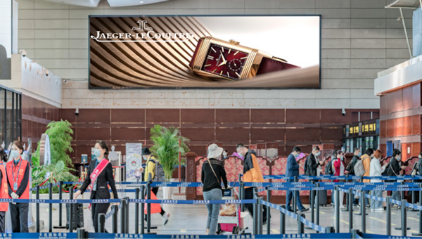 積家手表大連機場廣告