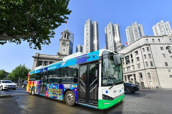 夏至音樂日公交車廣告