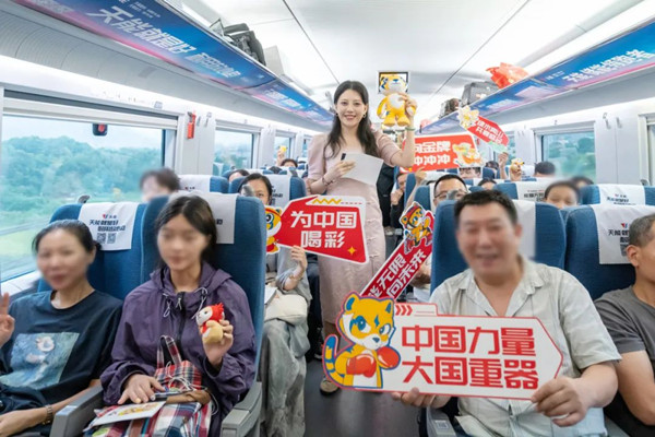 天能電池高鐵列車廣告 天能電池高鐵列車廣告