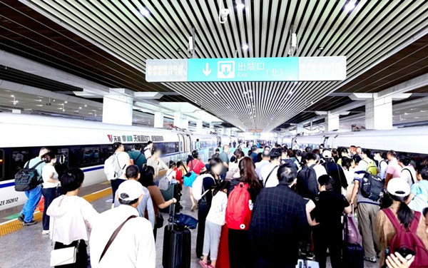 天能電池高鐵廣告 天能電池高鐵廣告