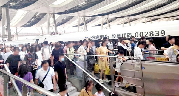 張家港銀行高鐵廣告 張家港銀行高鐵廣告