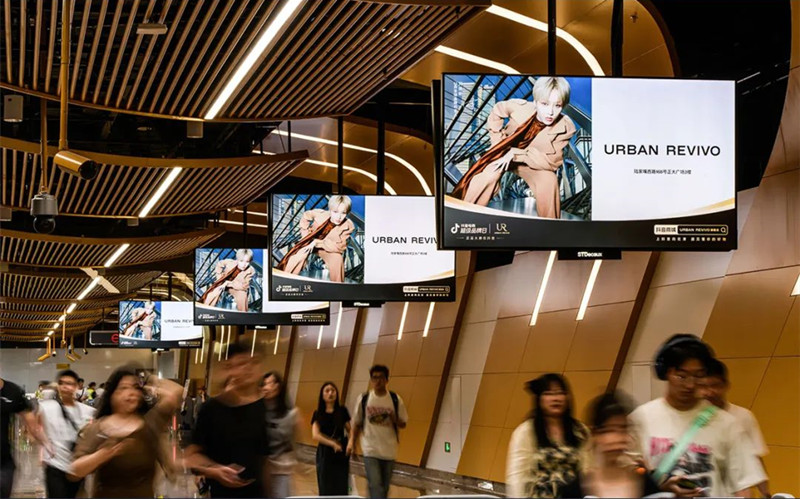 UR服裝品牌上海地鐵廣告 UR服裝品牌上海地鐵廣告