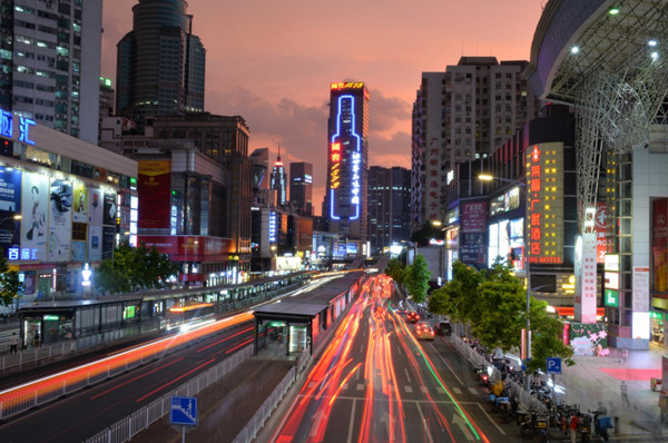 國窖1573廣州天河酒瓶戶外場景廣告 國窖1573廣州天河酒瓶戶外場景廣告